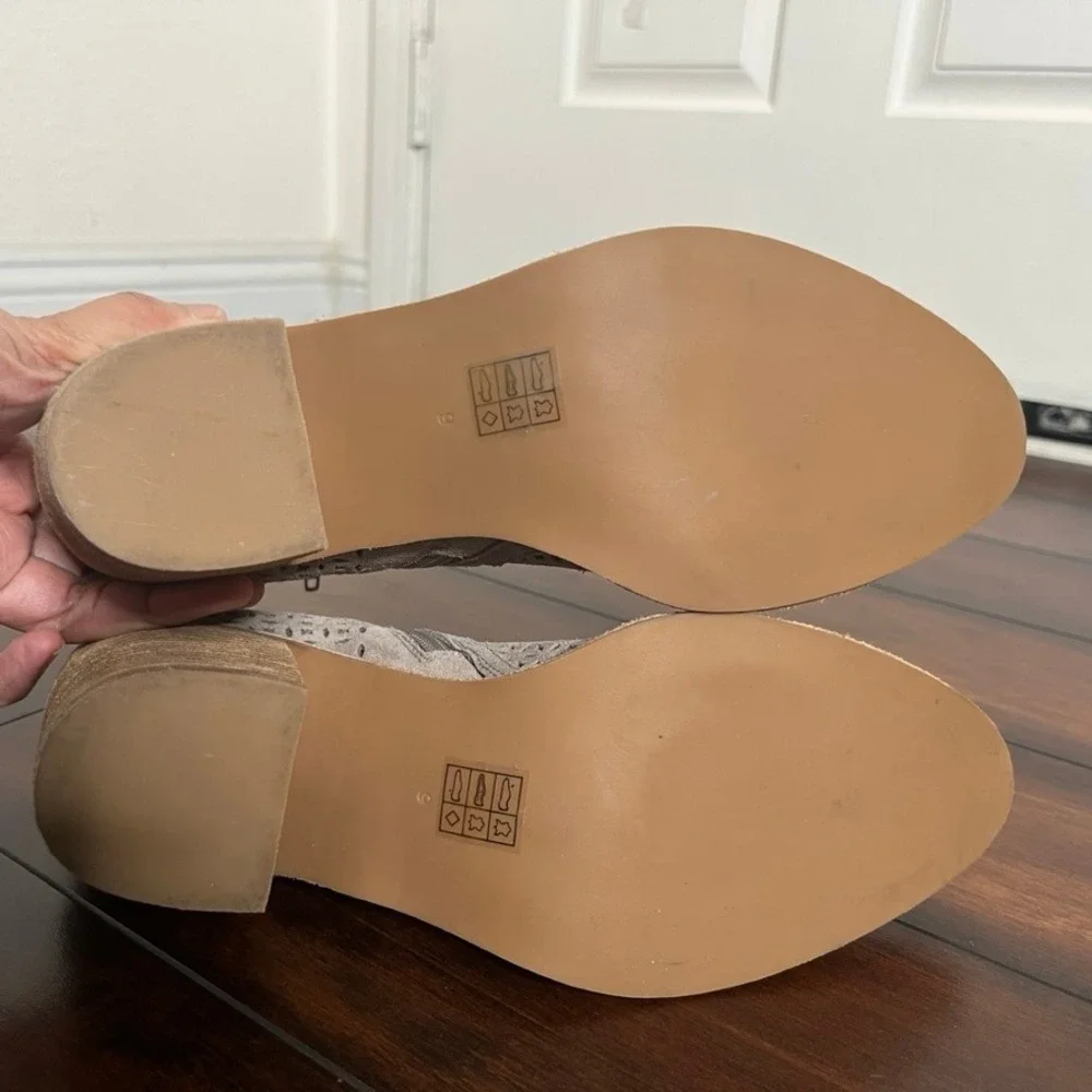 Jeffrey Campbell Women's Medera Cutout Ankle Booties Suede Taupe size 9 Boho - Picture 7 of 10